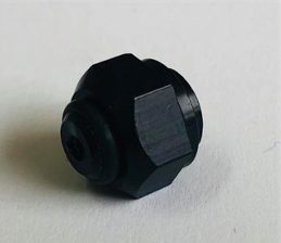Conexión anodizada en negro maquinada en CNC